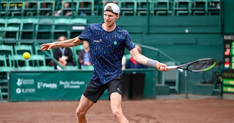 Tennis Atp Us Clay Court Championships Brouwer Gets Past Wolf