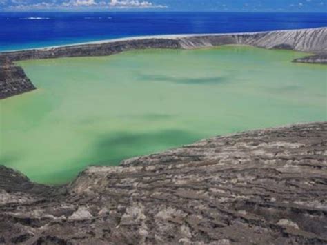 El espectacular nacimiento de una nueva isla tras una erupción