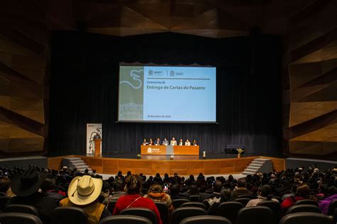 Facultad de Agronomía y Veterinaria entrega cartas de pasante a 91