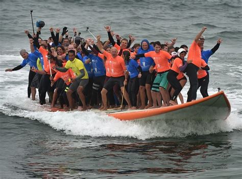 Recorde Maior Número De Surfistas Em Prancha Notícias Notícias