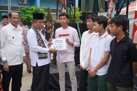 Wagub Sani Minta SMAN 3 Kota Jambi Berwawasan Global Dan Berkarakter