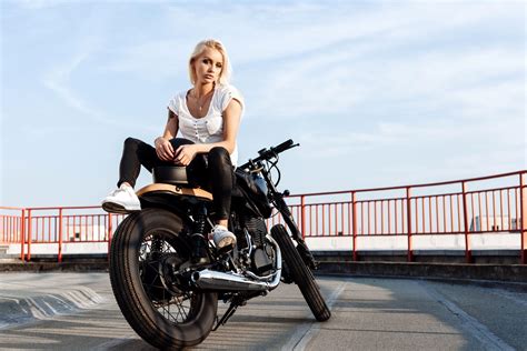 Biker Girl Wallpapers Top Free Biker Girl Backgrounds Wallpaperaccess