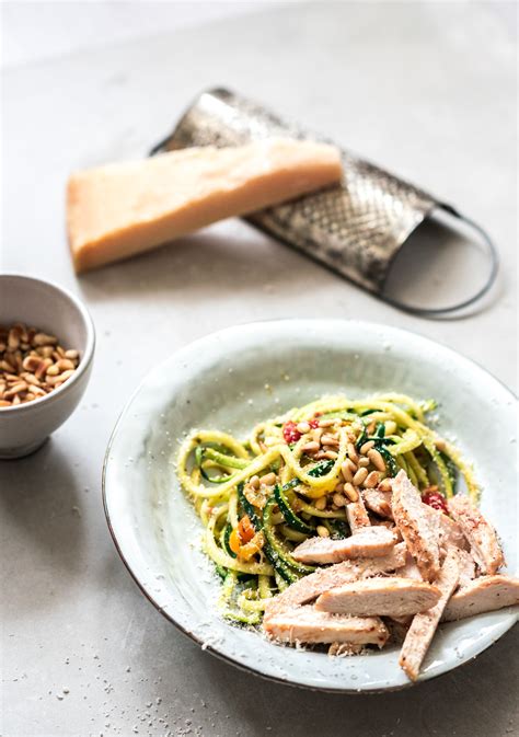 Courgette Spaghetti Recept Met Pesto En Kipfilet Voedzaam Snel