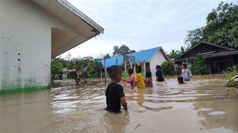 Curah Hujan Tinggi Sungai Meluap Ratusan Rumah Terendam Di Dua