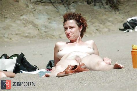 Hotlegs Beach Glance ZB Porn