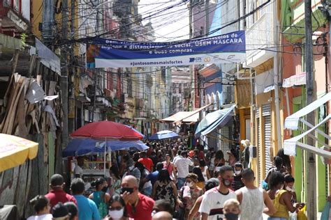 Confira o que abre e o que fecha no Dia do Comerciário na Região