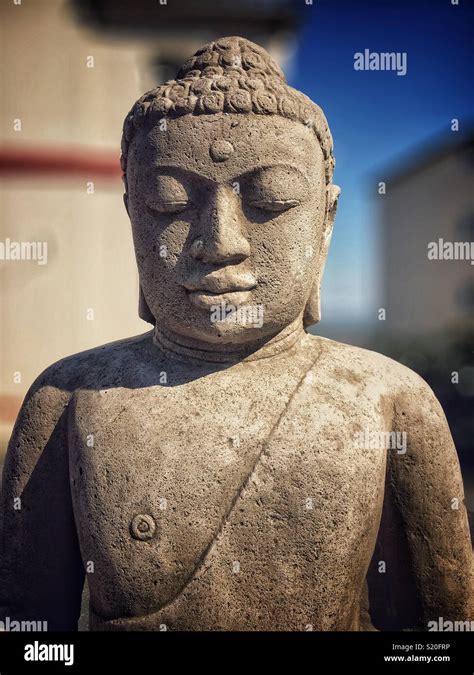 Statue Of Buddha Stock Photo Alamy