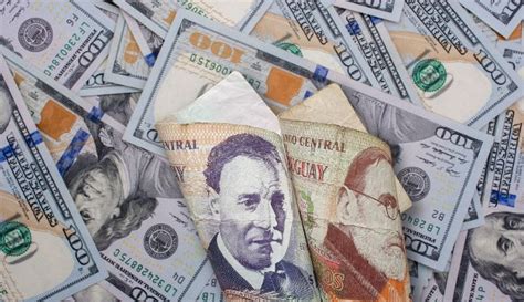 Dólar global experimenta leve retroceso tras alcanzar máximos