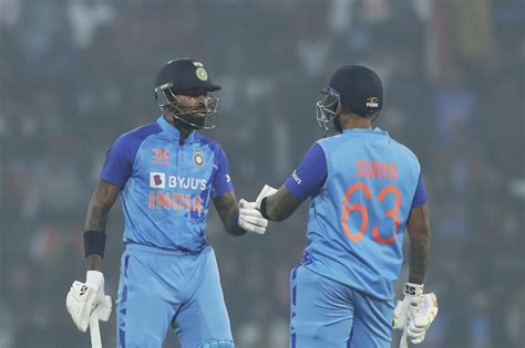 2nd T20i India Survive Spin Scare To Beat New Zealand By 6 Wickets