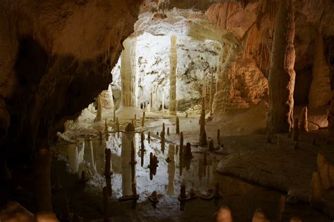 Un Giorno Alle Grotte Di Frasassi Mostra Botero Viaggi Culturali E