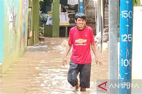 Banjir Setinggi Sentimeter Rendam Permukiman Warga Di Kebon Pala