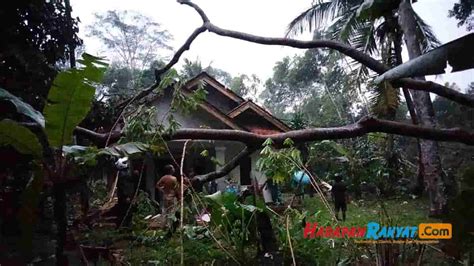 28 Rumah Rusak Akibat Hujan Deras Dan Angin Kencang Melanda