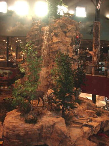 Natural Habitat Displays At Bass Pro Shops Treescapes And Plantworks