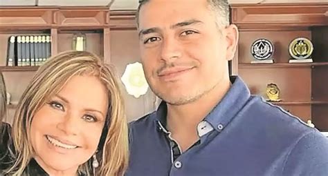 María Sorté presume foto con su hijo Omar García Harfuch y divide