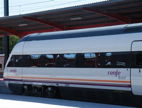 Renfe Emite Abonos Gratuitos De Media Distancia Y Abonos Avant