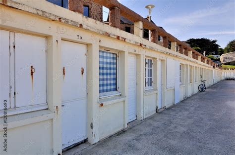 Les cabines de plage du Coz Pors à Trégastel Stock Photo Adobe Stock