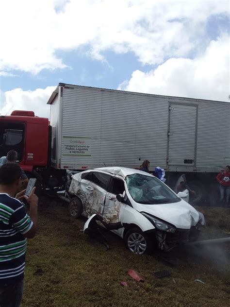 Acidente Feridos Interdita A BR 101 Em Carapina Na Serra ES