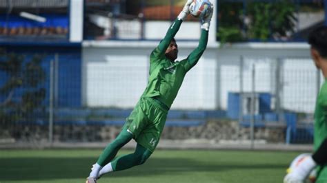 Upaya Teja Paku Alam Kembali Ke Top Performa Persaingan Kiper Persib