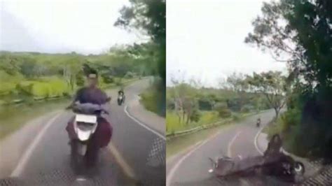 Viral Video Detik Detik Kecelakaan Motor Tabrak Mobil Terekam Dashcam