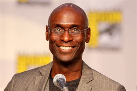 Morre Lance Reddick Ator De John Wick E Fringe Aos 60 Anos Banda B