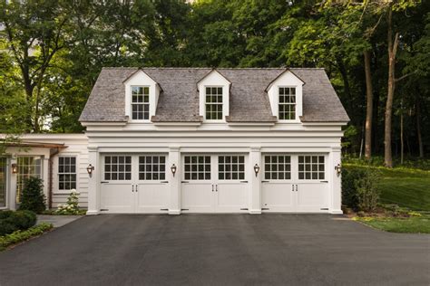 Colonial On The Bluff Murphy And Co Design Carriage House Garage