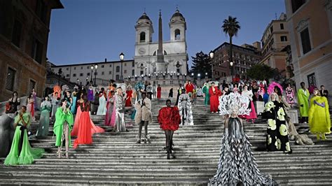 Dior Contro Valentino La Sfilata In Piazza Di Spagna Ci Ha