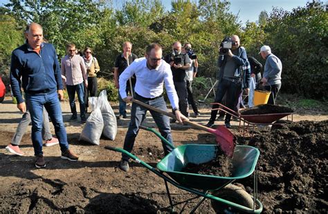 TOMAŠEVIĆ U AKCIJI Zasukao rukave i građanima besplatno dijelio