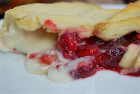 Recipe Cranberry Conserve Brie En Croute Pillsbury