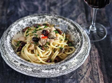 Spaghetti Con Tonno Olive E Capperi In Bianco Blog Di Cuciniamo E