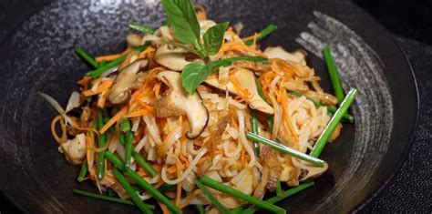 Vegetarian stir-fried Pho Noodles - Vegan & Health