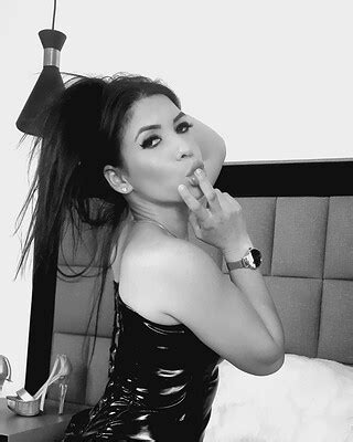 Slutty Milf MFC Share