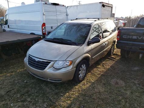 2005 Chrysler Town And Country Touring 4dr Extended Mini Van In Onsted