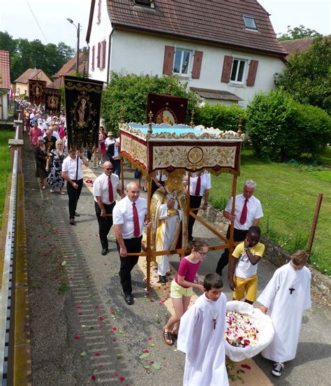 Religion Burnhaupt le Haut la Fête Dieu se prépare