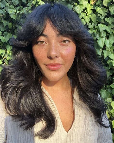 30 Flattering Ways To Wear A Middle Part Hairstyle