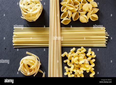 Diferentes Tipos De Pasta Seca Sin Cocer Spaghetti Linguine Spirali