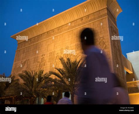 Tourists Shopping In Ibn Battuta Mall The Worlds Largest Themed