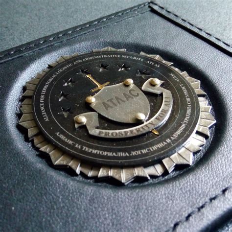 Метален опознавателен знак в кожен калъф с топъл печат - Aртлайн