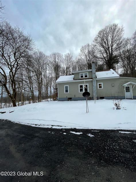 24 Mountain Rd Ravena Ny 12143 For Sale