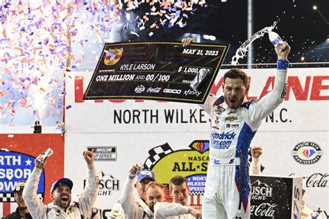 Kyle Larson Dominates For Third Nascar All Star Race Win Takes Home 1 Million