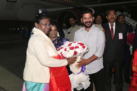 CM Sri Revanth Reddy Welcomed Honble President Smt Droupadi Murmu 18