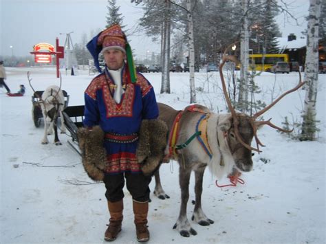 Sámi traditional dress | Grandma in Lapland