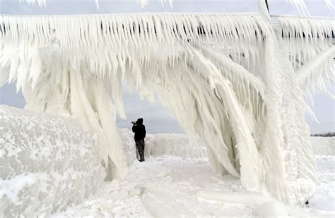 Winter Storms Pelt Us Midwest And East Coast In Freezing Rain Snow