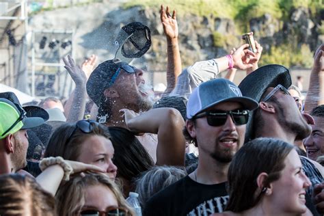 Photos Country Music Fans Go Wild At Day 2 Of Watershed Festival