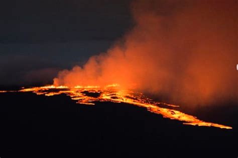 Penampakan Mauna Loa Gunung Berapi Terbesar Di Hawaii Meletus Hari Ini