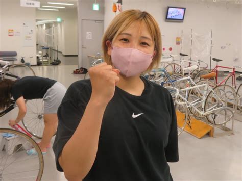 Netkeirin On Twitter 【 いわき平競輪🚴‍♀️】 📣ガールズ決勝レース前コメント 鈴木奈央「当所連覇かかってる 言わないで😅」 岩崎ゆみこ「自力型としてまだまだ💦