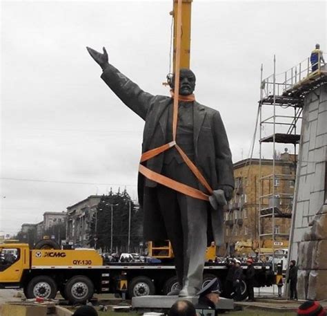 Nach über 50 Jahren Ukraine Schleift Seine Größte Lenin Statue N Tv De