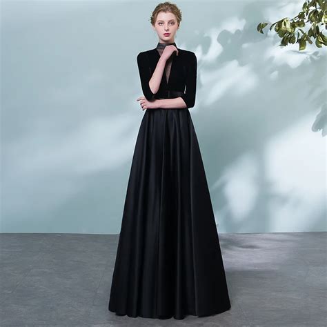 Elegant Plus Size Black Evening Gown With High Collar Vintage Style