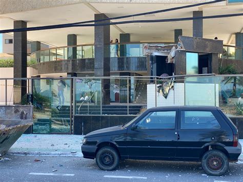 Fachada De Apartamento Cai Em Guarita De Porteiro Na Praia De Itaparica