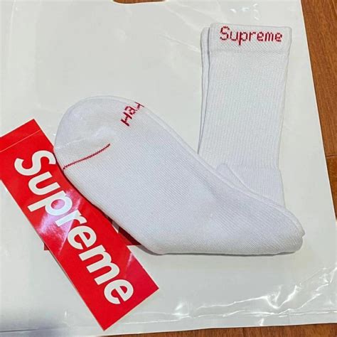 Supreme Men's White Socks | Depop