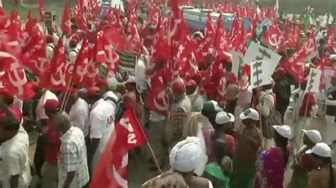 Kisan March In Delhi From Carrying Skulls To Naked Protest Threats